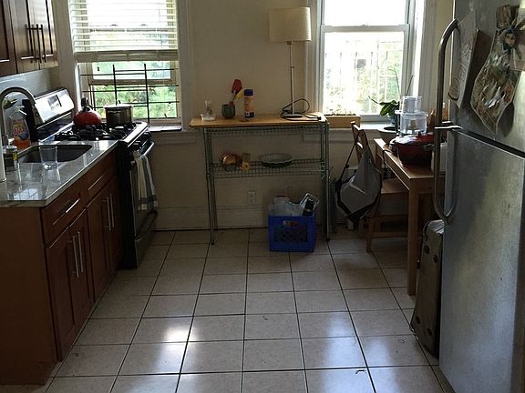 3rd image of 48A Vernon Ave APT 4