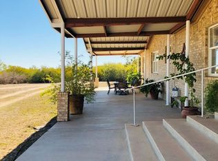 207 County Road 4015, La Pryor, TX 78872