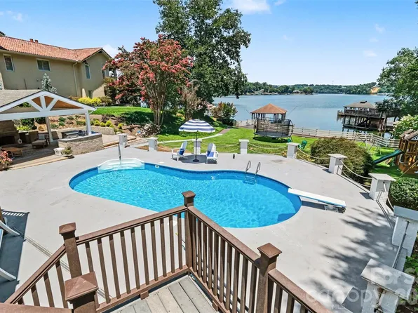 4444 3rd Street Ln NW, Hickory, NC 28601