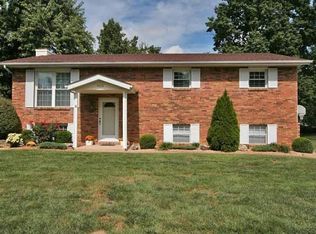 906 Wheatridge Dr, Troy, IL 62294