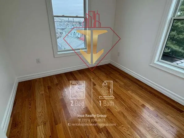 373 Danforth Avenue image 7 of 9