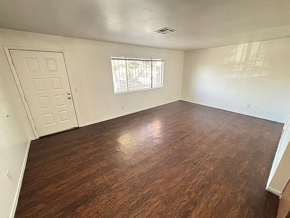 5th image of 4765 Thunderbolt Ave APT 4