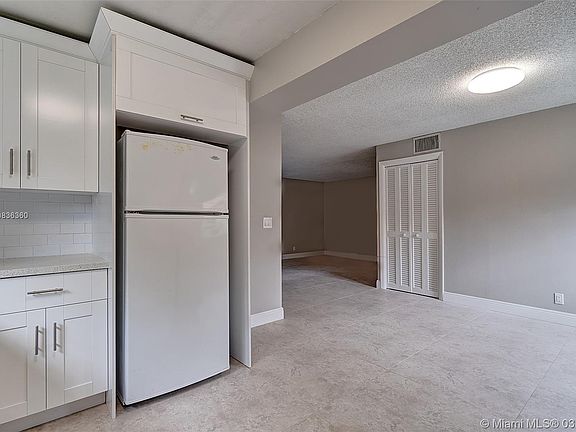 5th image of 10131 NW 35th St #14