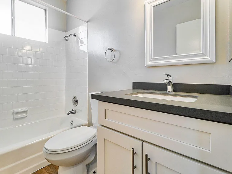 Town Center Apartments — Photo 7