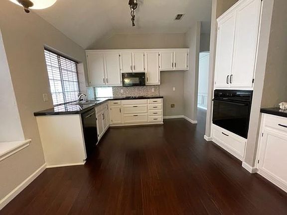 4th image of 1913 Brook Ln