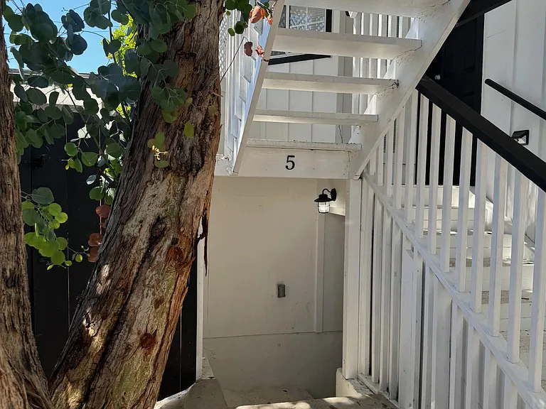 2341 Irving Ave #5 — Photo 1