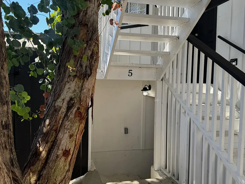 2341 Irving Ave #5