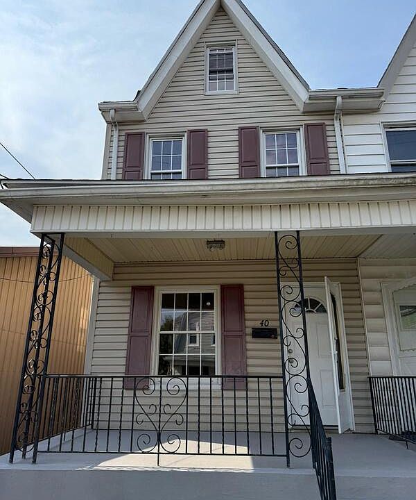 1st image of 40 S 4th St
