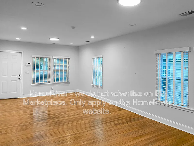 3 bed, 1.0 bath, 1166 sqft, $2,200 — Photo 3