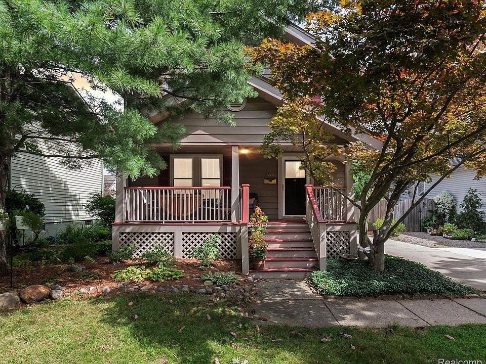 1st image of 288 N Harvey St