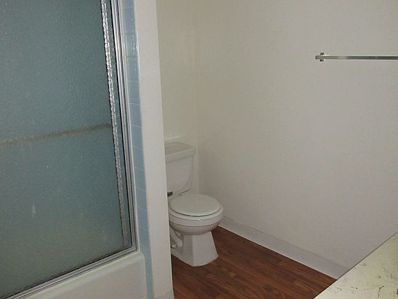 5th image of 1127 E 4th St APT 205