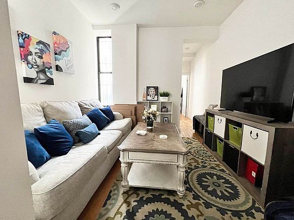 3rd image of 102 W 138th St #1E