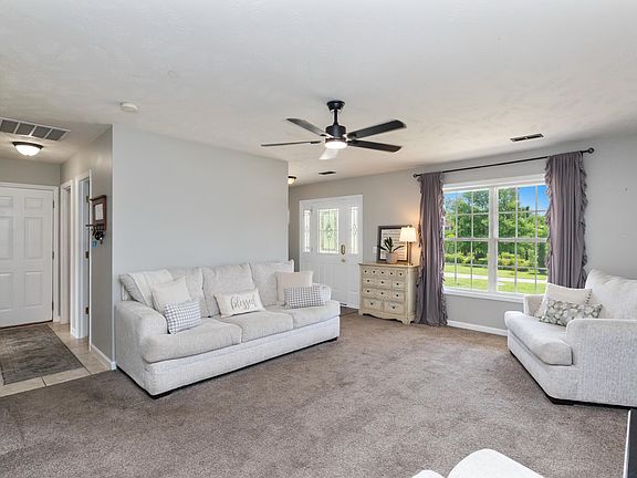 4th image of 118 Day Lily Ln
