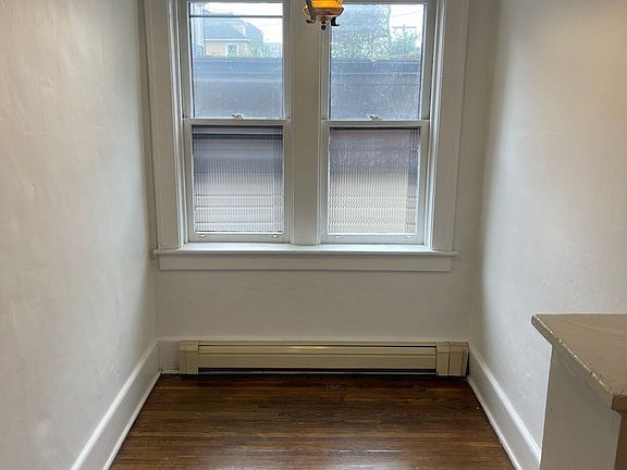 5th image of 856 Amherst St