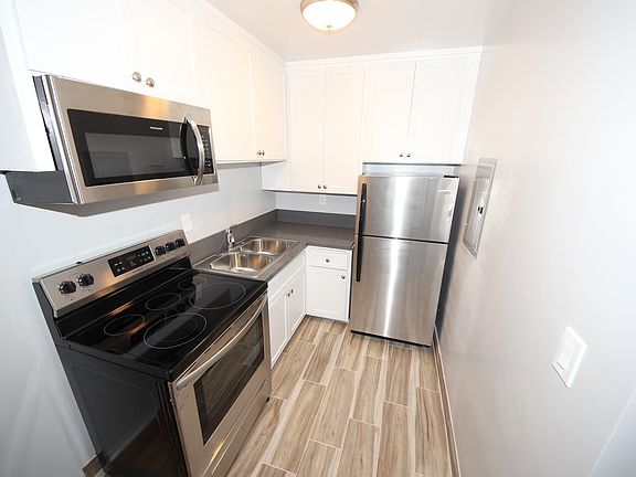 4th image of 1721-1725-1733 Purdue Ave #204