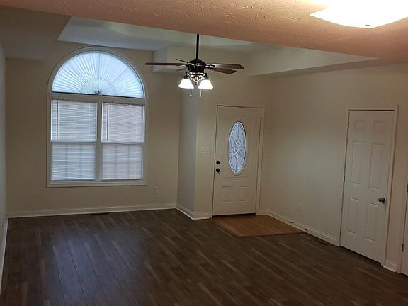 3rd image of 621 Village Creek Dr