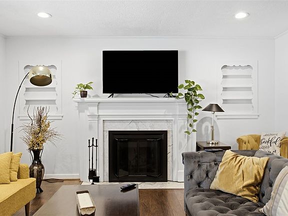 4th image of 3007 Myer Blvd
