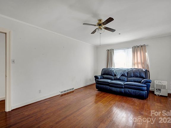 4th image of 1411 Pearl St