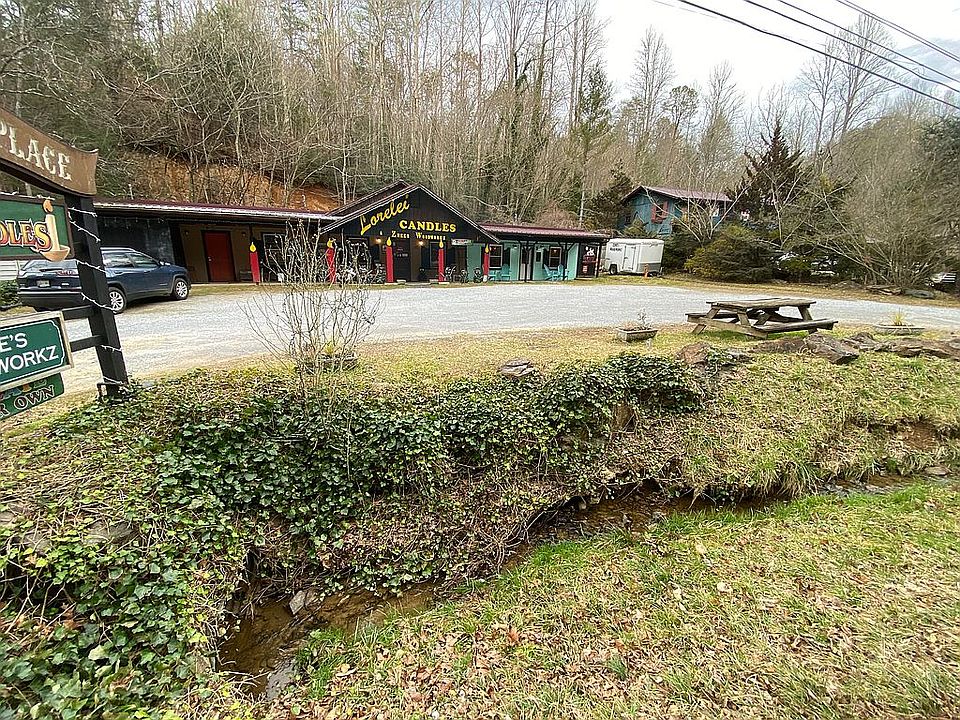 2nd image of 331 Glades Rd