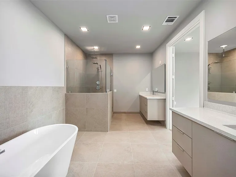 1111 W 21st St — Photo 21