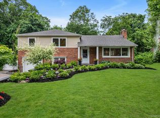 18 Pine Drive N, Roslyn, NY 11576
