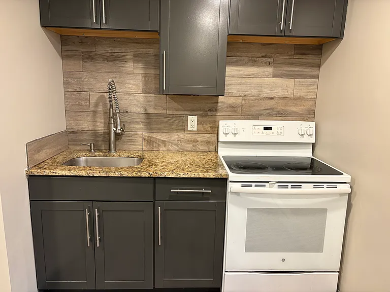 229 1/2 2nd St NW #B — Photo 6
