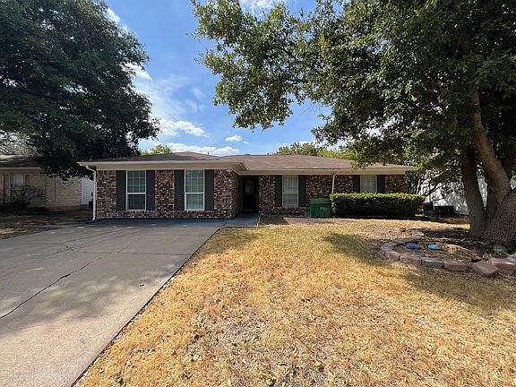 2nd image of 704 Lynne Ln