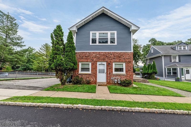 1st image of 255 Fairview Ave