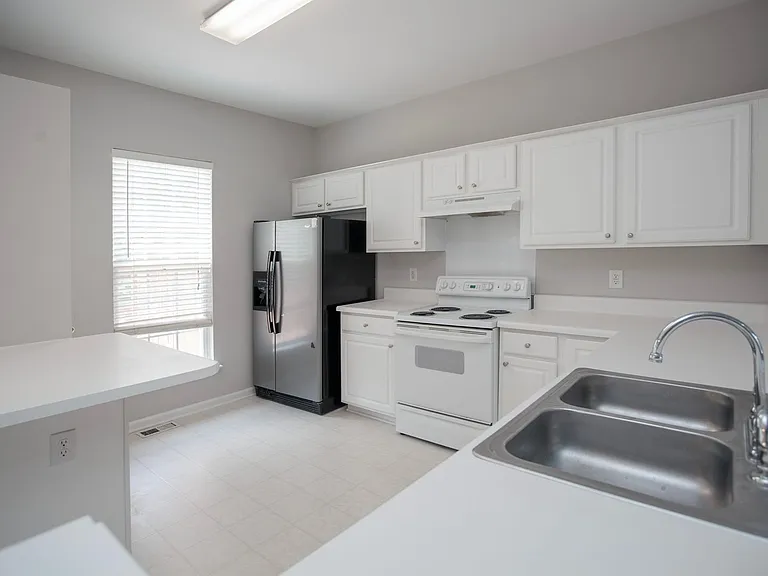 102 Chandler Chase Ct — Photo 6