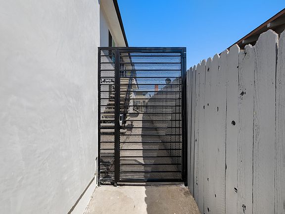 5th image of 4167 Texas St APT 1