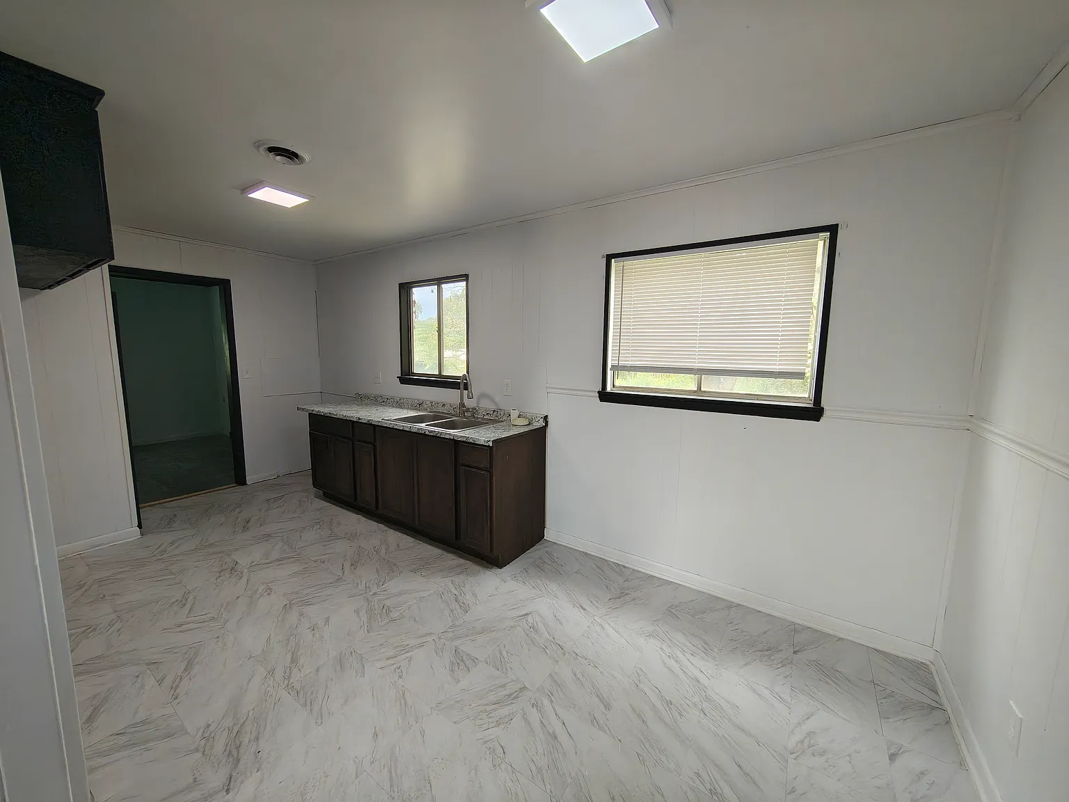 1103 Forest Dr — Photo 3