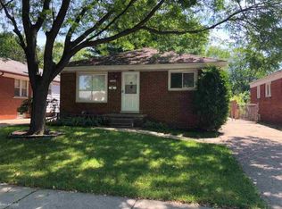 24296 Hayes Rd, Eastpointe, MI 48021