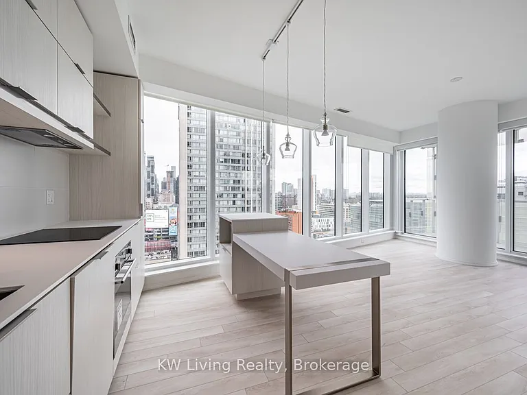 197 Yonge St #2102 — Photo 2