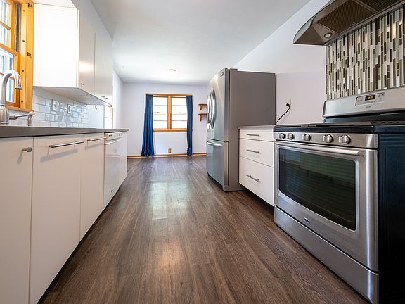 4th image of 1438 Shryer Ave W