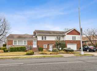 213-05 Union Tpke, Oakland Gardens, NY 11364