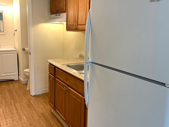 5th image of 8 Bridge St #304