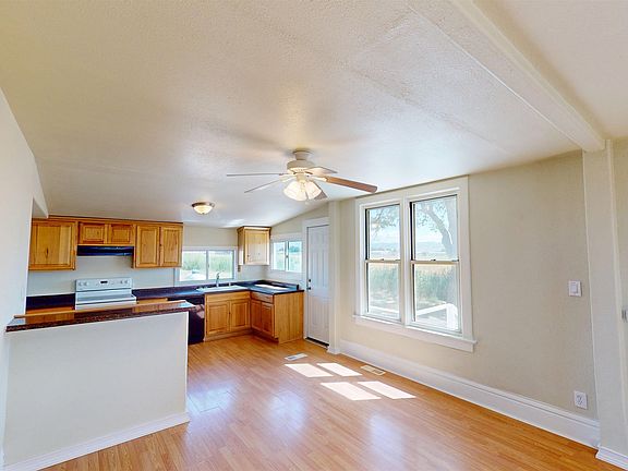 4th image of 1376 N Rd