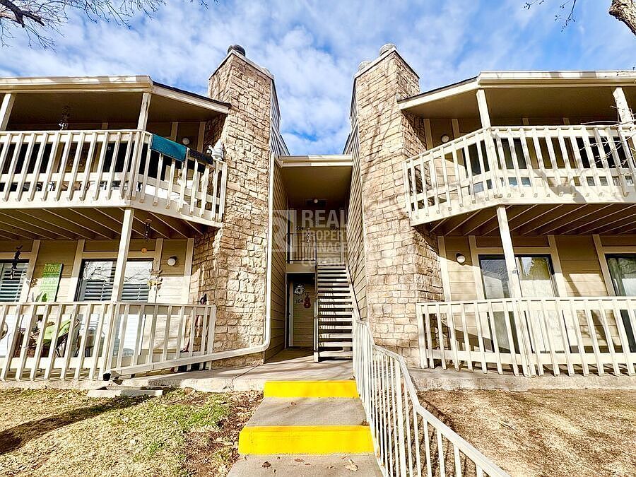 1st image of 8225 Fairmount Dr APT 9-103