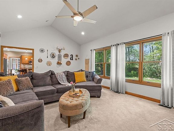 3rd image of 403 Shirewood Ln