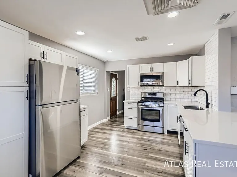 1620 Phoenix Ct — Photo 4