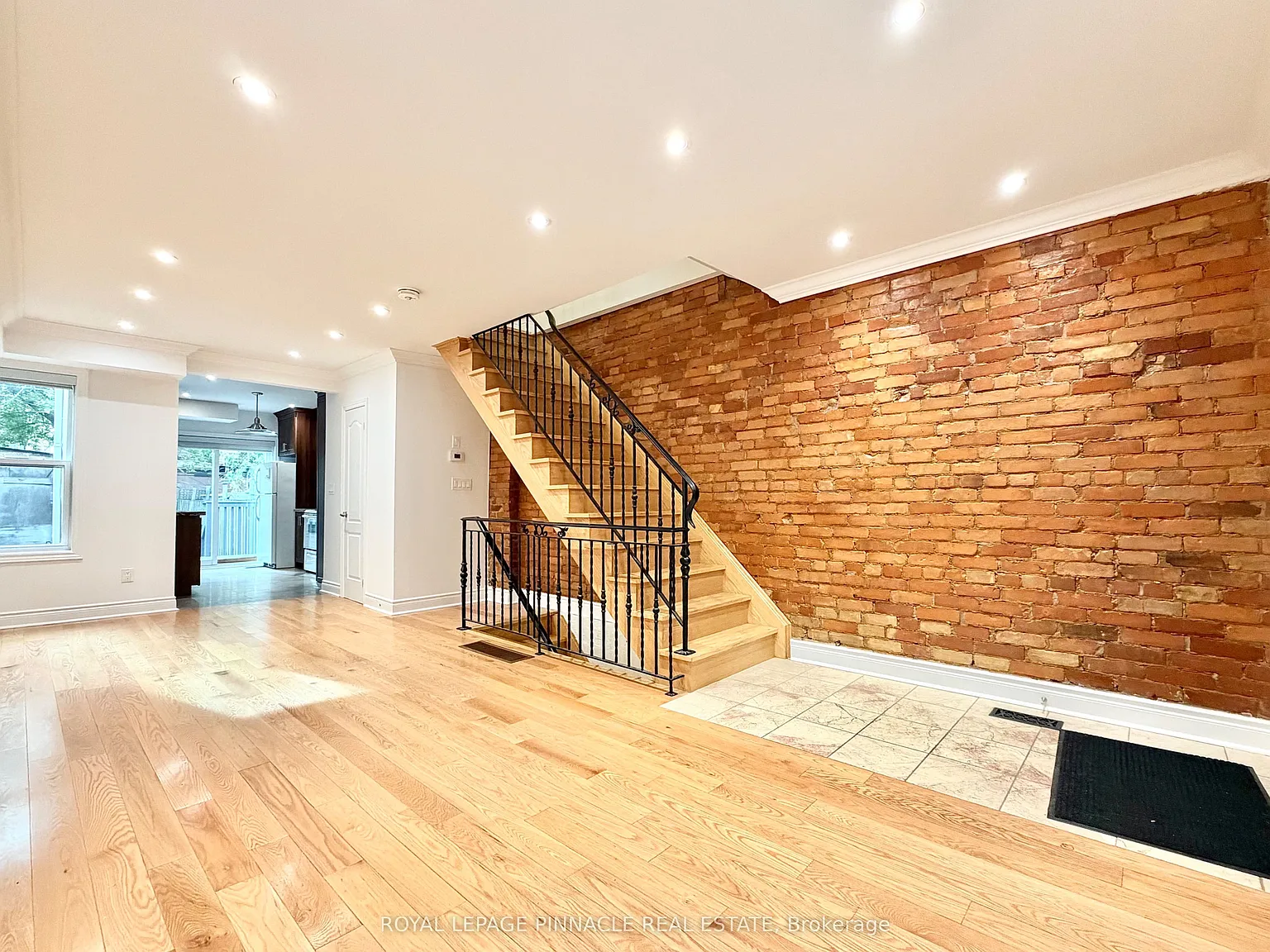 2 bed, $3,200 — Photo 3