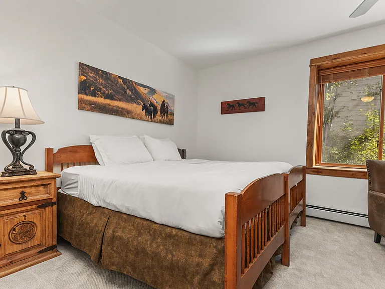 1st Level - Ensuite King or Two Twins Bedroom 4
