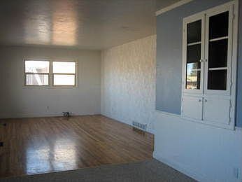 4th image of 305 Lincoln Dr