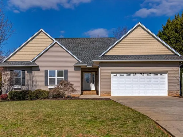 163 S Hazelwood Dr, Mocksville, NC 27028