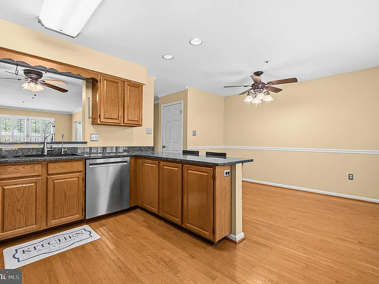 6837 Malton Ct — Photo 15
