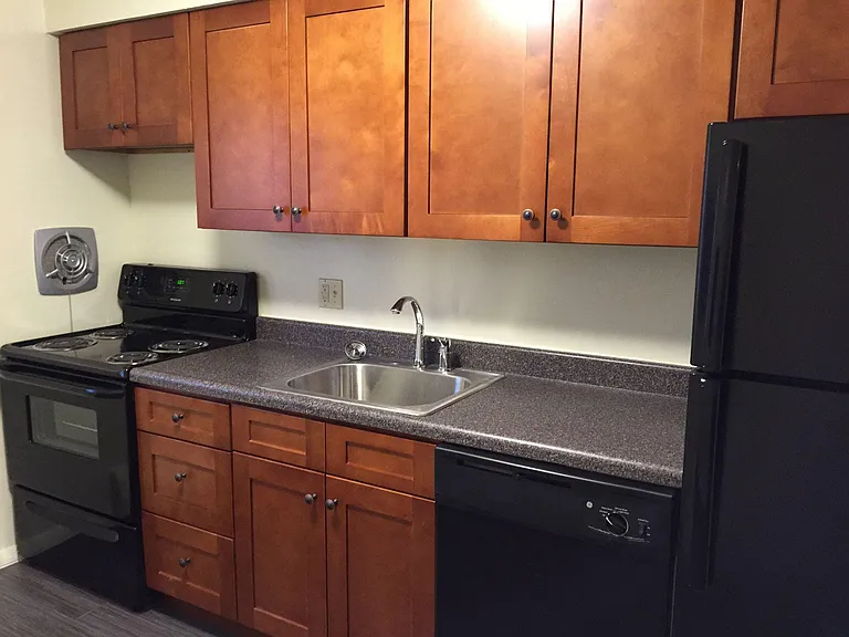 2-3 Stratford Apartments — Photo 15
