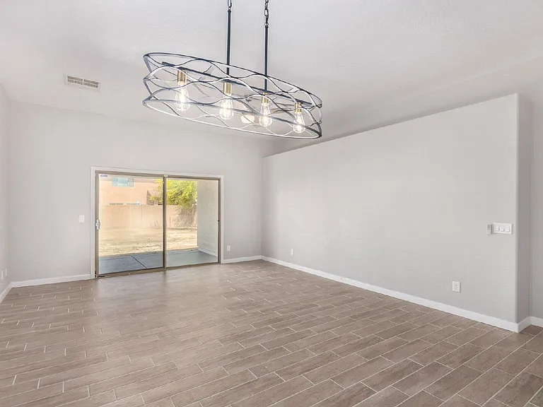 10012 W Wood St — Photo 6