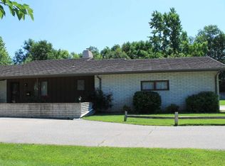 810 Old Farm Estates Rd, Hutchinson, KS 67502