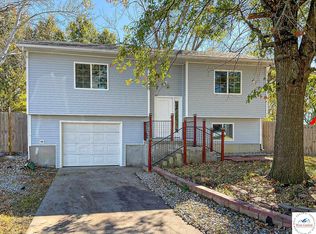 6304 Bluebird Cir, Sedalia, MO 65301