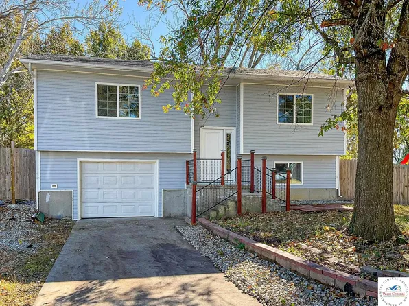 6304 Bluebird Cir, Sedalia, MO 65301